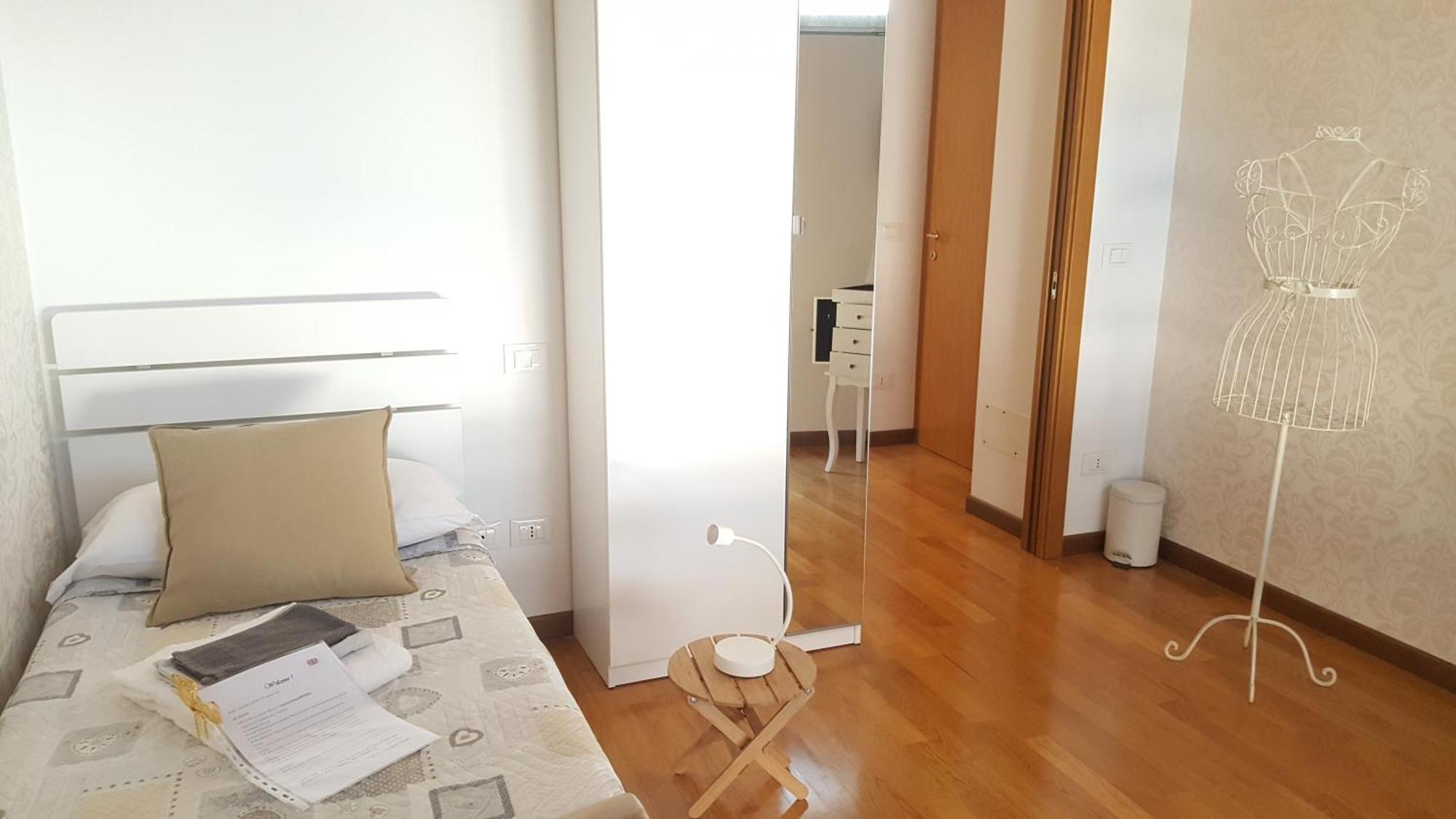 Camera Singola con Bagno in Comune